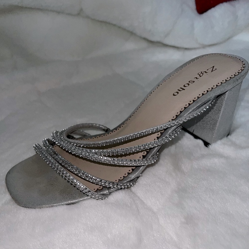 FREE w/purchase 😌 Silver Heels with Diamonds size 8.5